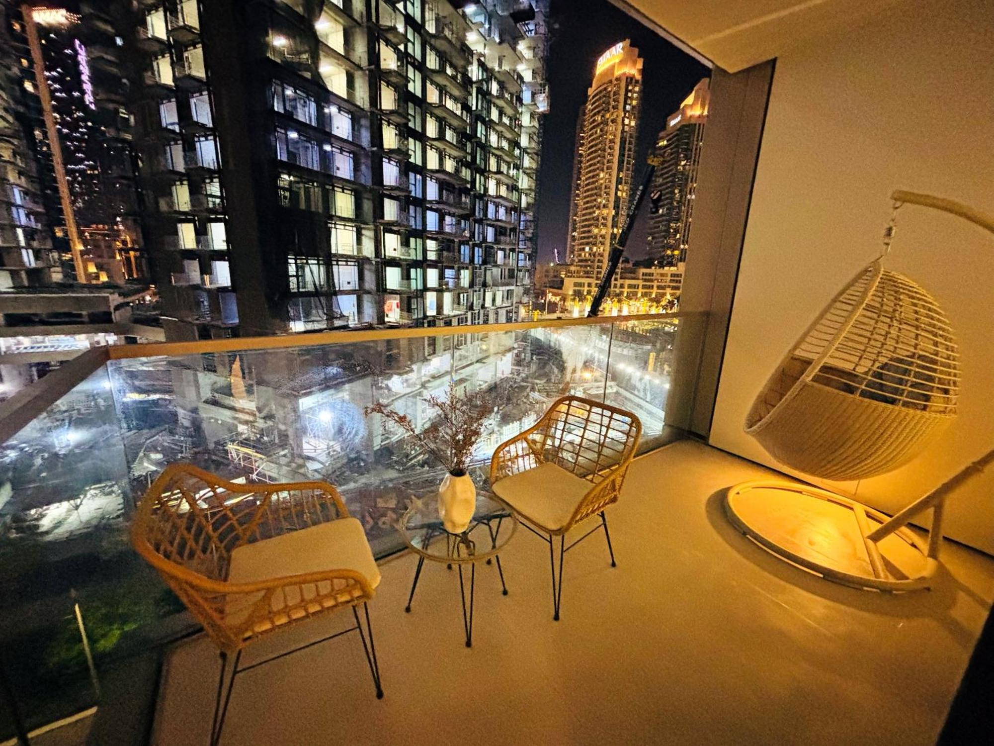 Luxury 1br View Infinity Pool Burj Khalifa With Balcony Apartment