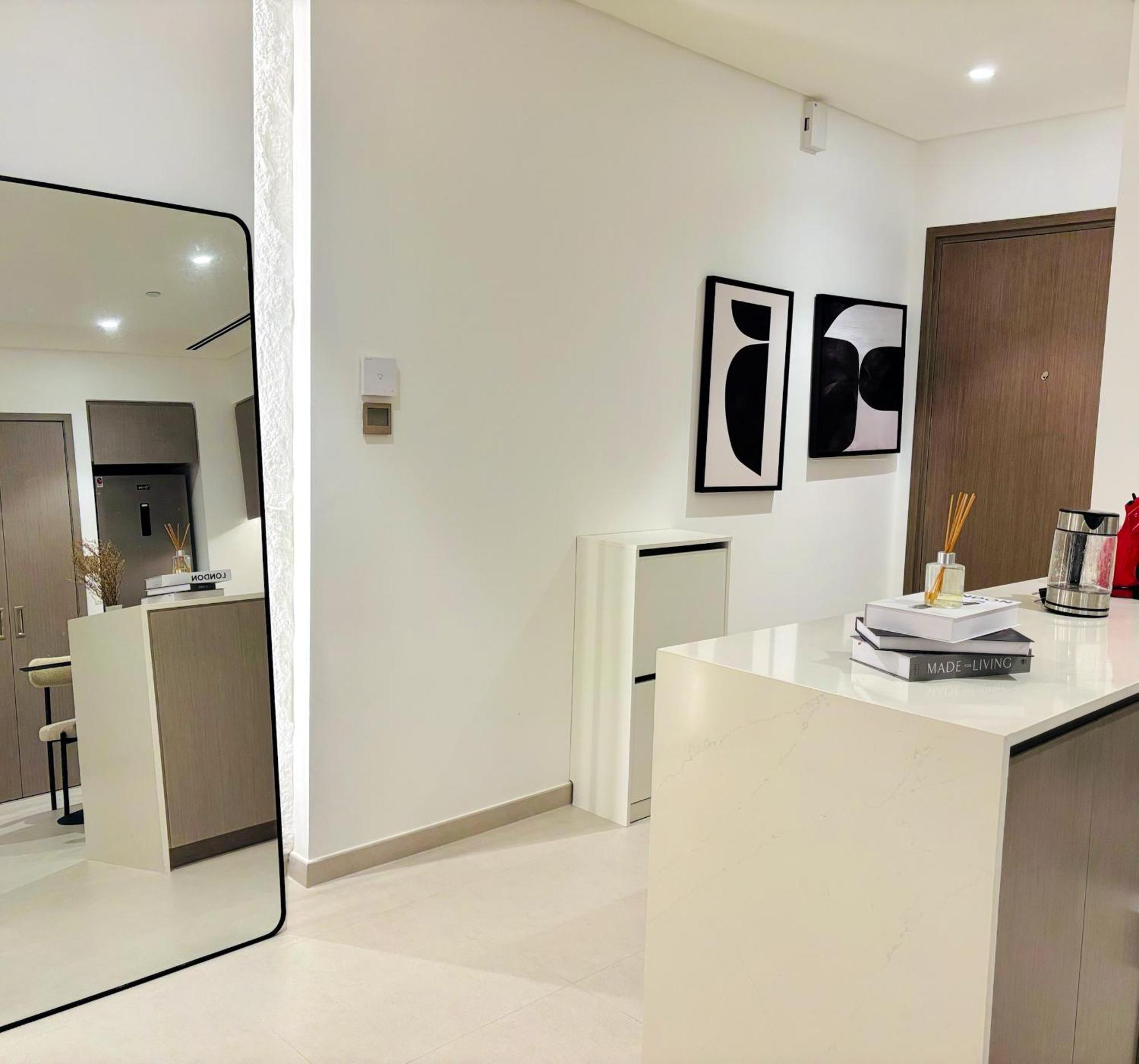 Luxury 1br View Infinity Pool Burj Khalifa With Balcony Apartment