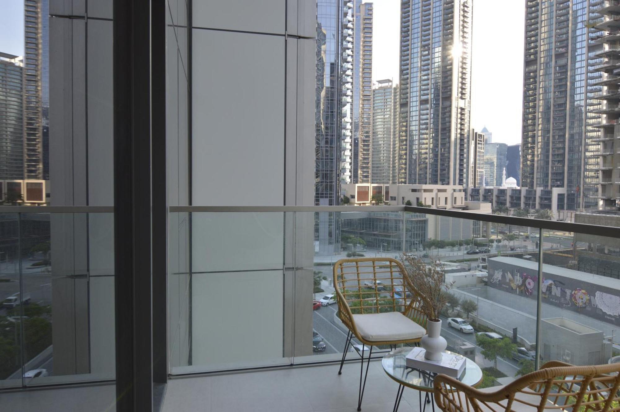 Apartment Luxury 1br View Infinity Pool Burj Khalifa With Balcony